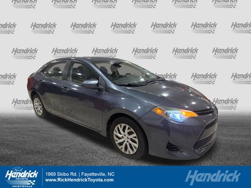 Used 2017 Toyota Corolla LE FWD image 1