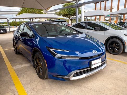 New 2026 Toyota Prius Plug-In Hybrid FWD image 4