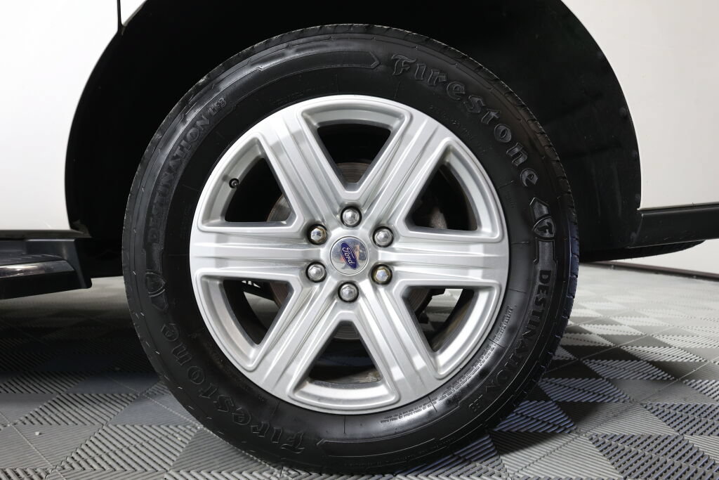 Used 2018 Ford Expedition Max XLT w/ Equipment Group 202A AWD/4WD image 8