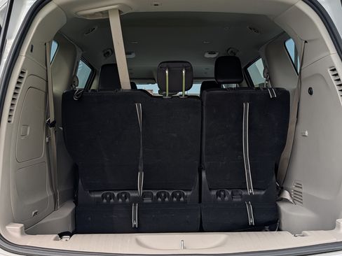 Used 2024 Chrysler Pacifica Limited FWD image 18