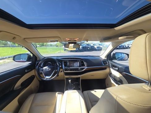 Used 2018 Toyota Highlander Limited FWD image 23