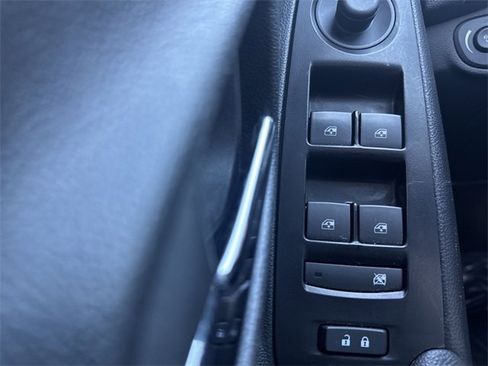 Used 2022 Chevrolet Trax LT w/ LT Convenience Package image 22