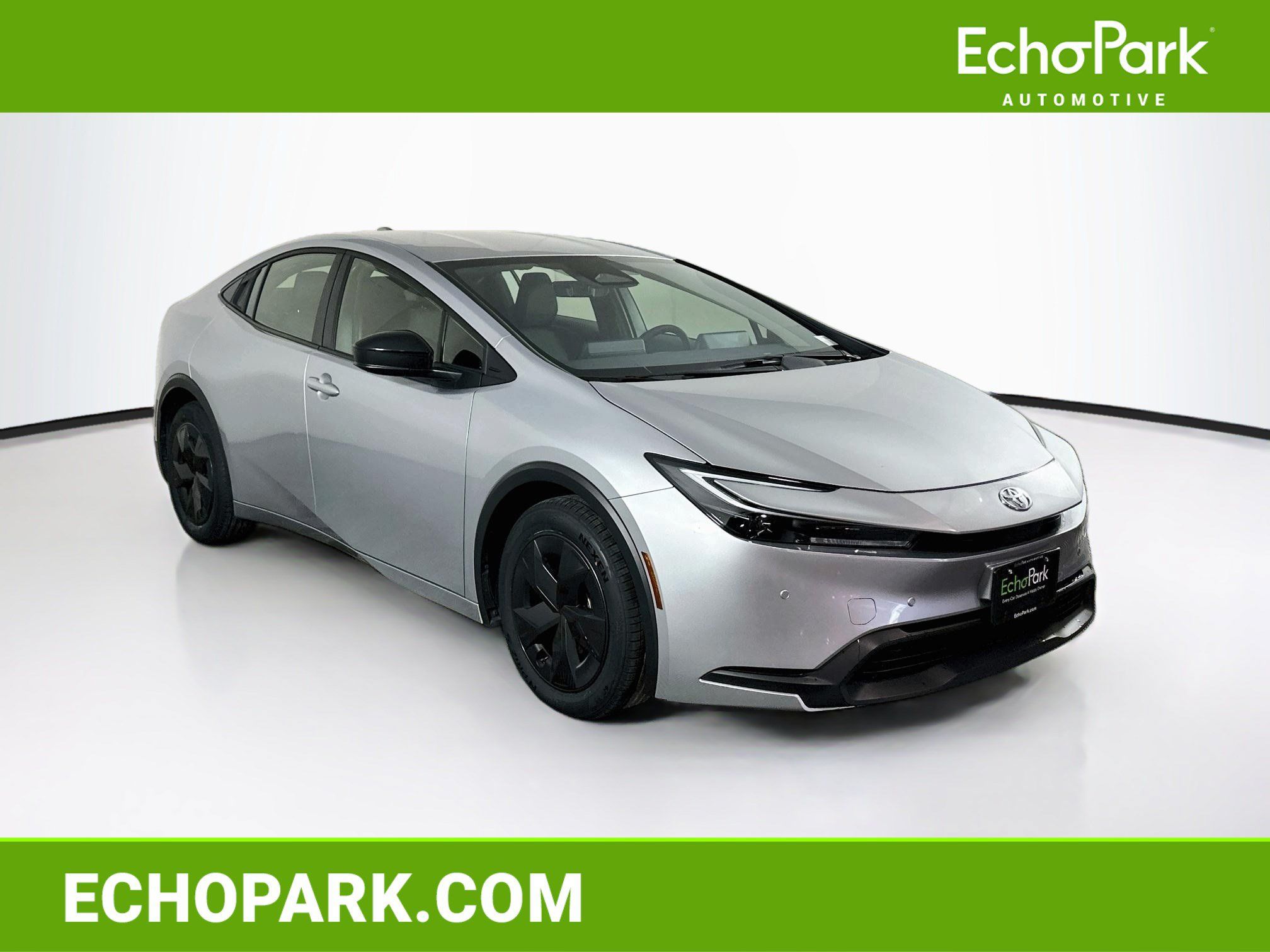 Used 2025 Toyota Prius LE FWD image 1