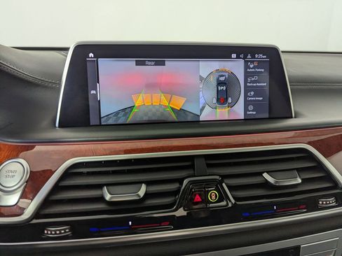 Used 2022 BMW ALPINA B7 xDrive w/ Luxury Rear Seating Package AWD/4WD image 9