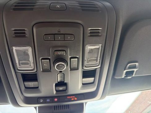 Used 2024 GMC Yukon Denali w/ Advanced Technology Package AWD/4WD image 27