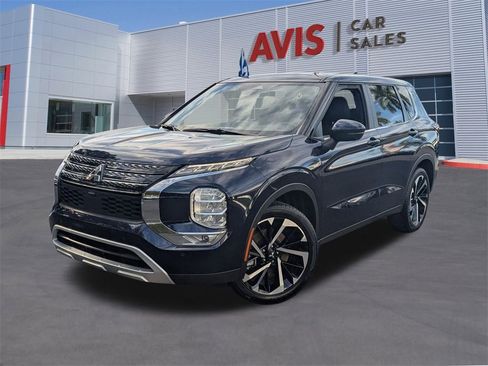 Used 2024 Mitsubishi Outlander SE image 1