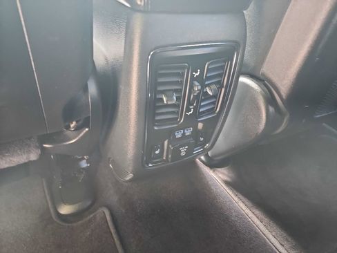 Used 2019 Jeep Grand Cherokee Limited w/ Luxury Group II image 31