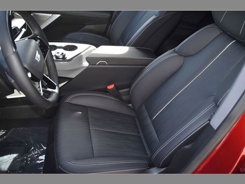 Certified 2025 Cadillac Optiq Sport 2 w/ LPO, Floor Liner Package AWD/4WD image 14