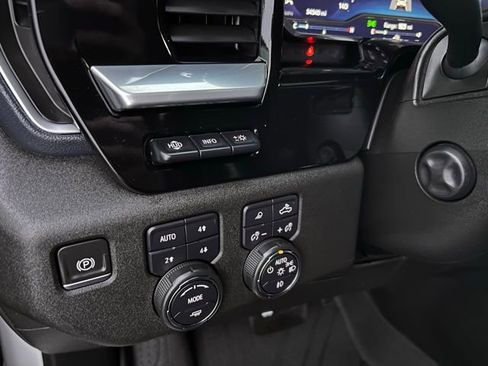 Used 2022 Chevrolet Silverado 1500 High Country w/ High Country Premium Package image 32