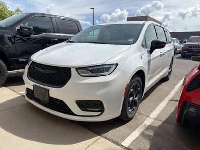 Used 2024 Chrysler Pacifica Limited