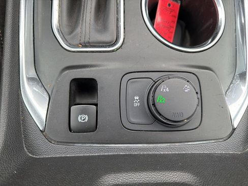 Used 2018 Chevrolet Traverse LT image 34