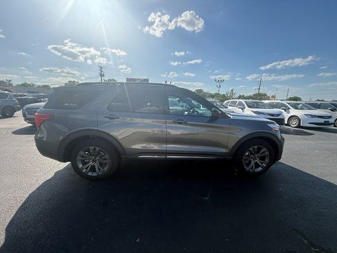 Used 2023 Ford Explorer XLT w/ Equipment Group 202A RWD image 2