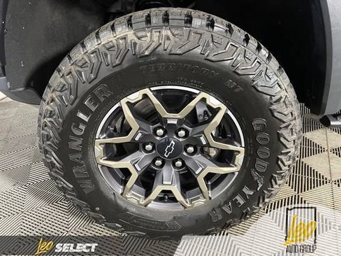 Used 2023 Chevrolet Colorado ZR2 w/ ZR2 Convenience Package III AWD/4WD image 25