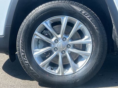 Used 2019 Jeep Cherokee Latitude w/ Popular Appearance Group AWD/4WD image 13