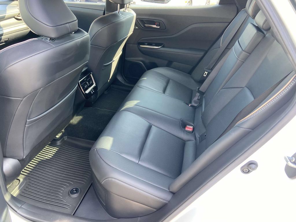 Used 2024 Toyota Crown Platinum AWD/4WD image 17