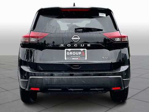 Used 2024 Nissan Rogue SV image 5