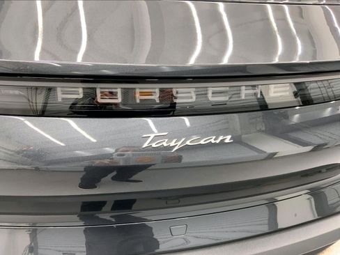 Used 2025 Porsche Taycan image 31