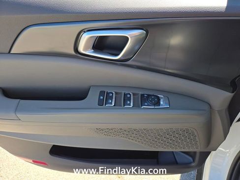 New 2026 Kia Carnival FWD image 15