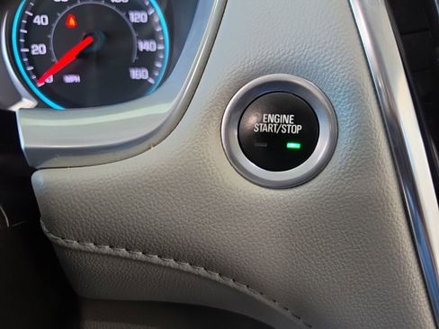 Used 2021 Chevrolet Traverse LT FWD image 19