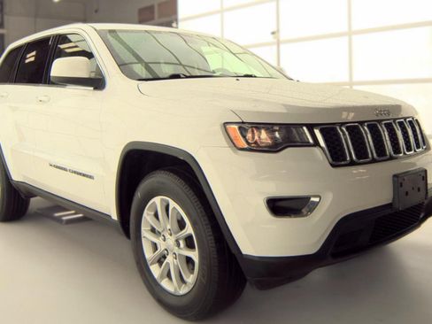 Used 2022 Jeep Grand Cherokee Laredo E w/ Security & Convenience Group AWD/4WD image 2