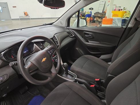Used 2018 Chevrolet Trax LS image 10