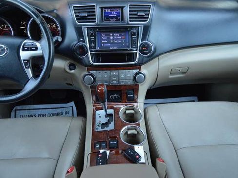 Used 2013 Toyota Highlander Limited image 23