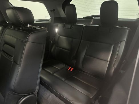 Used 2022 Ford Explorer XLT image 13