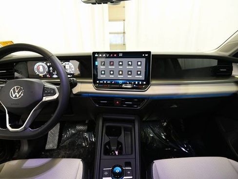 New 2026 Volkswagen Tiguan SE image 2