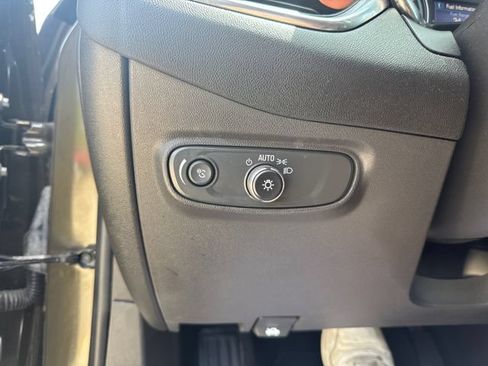 Used 2023 Chevrolet Equinox LT FWD image 18