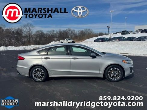 Used 2019 Ford Fusion SE image 2