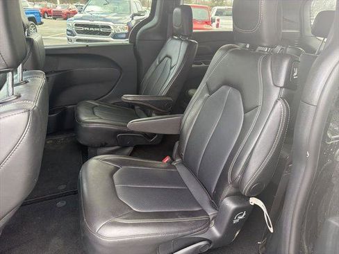 Certified 2025 Chrysler Pacifica Select image 8