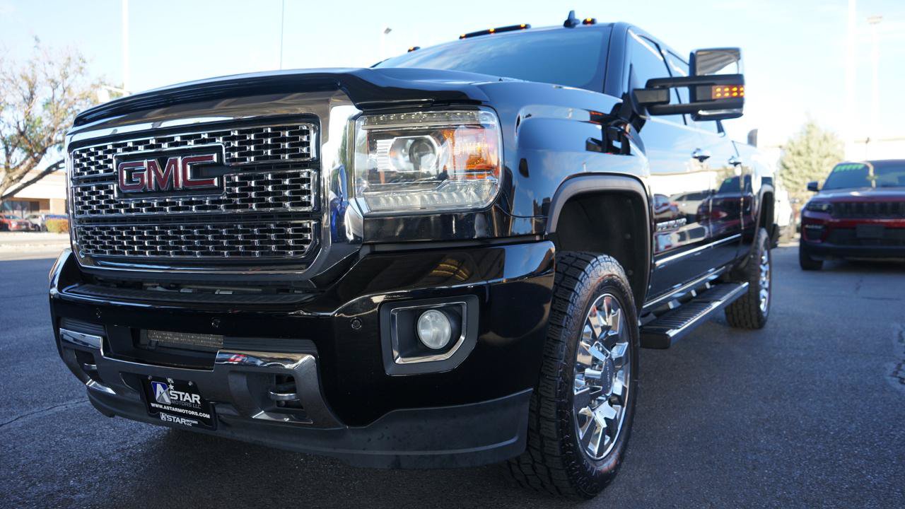Used 2019 GMC Sierra 2500 Denali w/ Duramax Plus Package AWD/4WD image 31