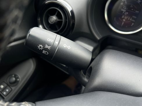 Used 2022 MAZDA MX-5 Miata Sport image 19