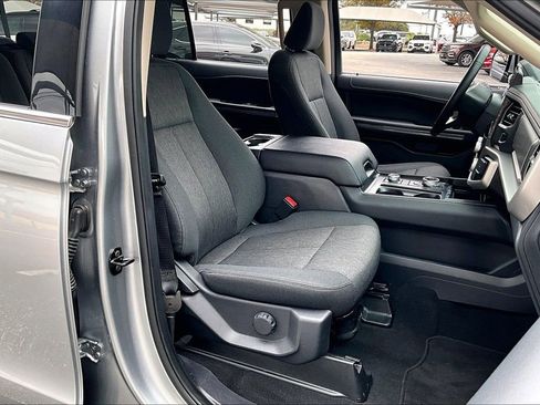 Used 2024 Ford Expedition Max XLT image 12