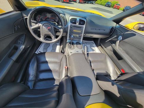 Used 2005 Chevrolet Corvette Convertible w/ Preferred Equipment Group image 17