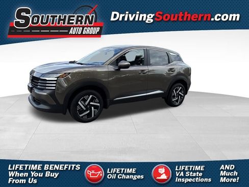 Used 2025 Nissan Kicks SV w/ Charging Package FWD image 1