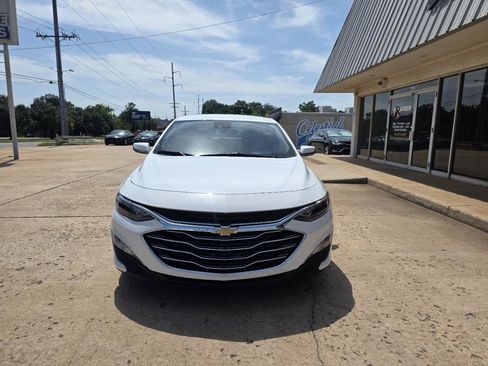 Used 2025 Chevrolet Malibu LT FWD image 2
