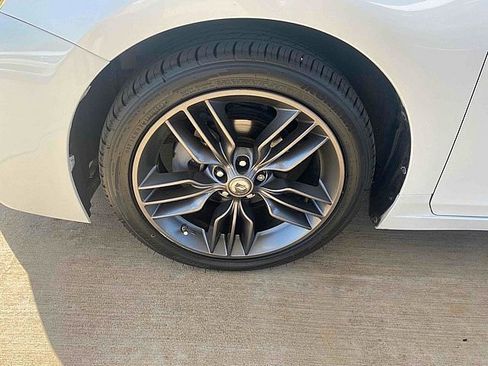 Used 2012 Lexus CT 200h Premium w/ Leather Pkg image 9