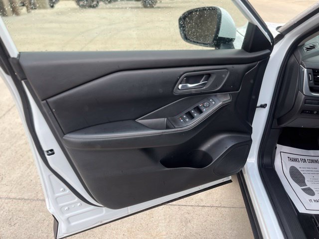 Used 2025 Nissan Rogue SV FWD image 11