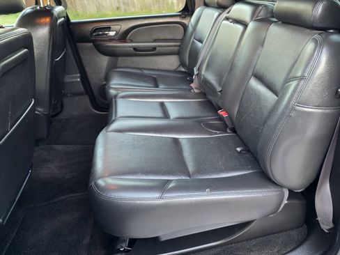 Used 2013 Chevrolet Avalanche LTZ image 14