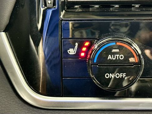 Used 2024 Nissan Rogue Platinum FWD image 26