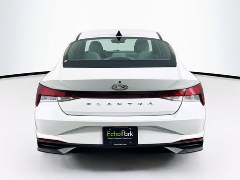 Used 2021 Hyundai Elantra SE image 7