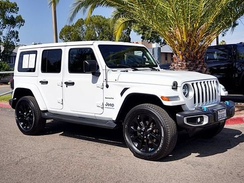 Used 2023 Jeep Wrangler Unlimited Sahara w/ Cold Weather Group AWD/4WD image 6