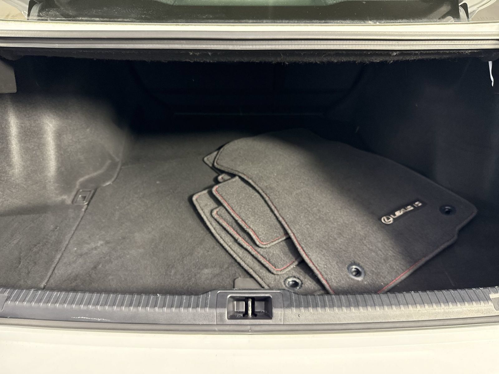 Used 2024 Lexus IS 500 RWD image 34