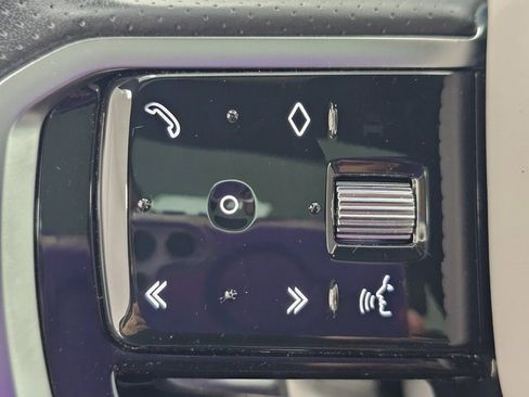 Used 2023 Land Rover Range Rover Evoque R-Dynamic SE image 12