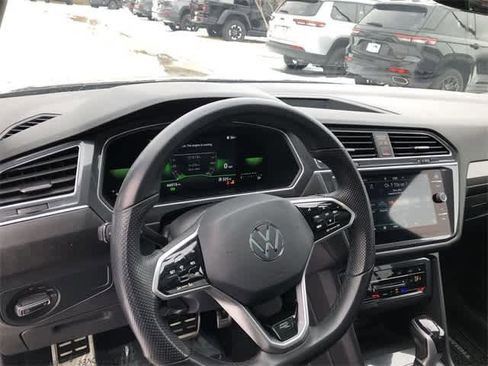 Used 2022 Volkswagen Tiguan SE R-Line image 13