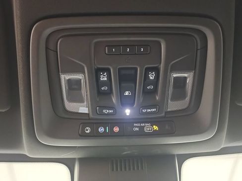 Used 2023 GMC Sierra 1500 AT4 w/ Technology Package AWD/4WD image 23