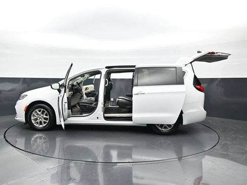 Used 2024 Chrysler Pacifica Touring-L FWD image 51