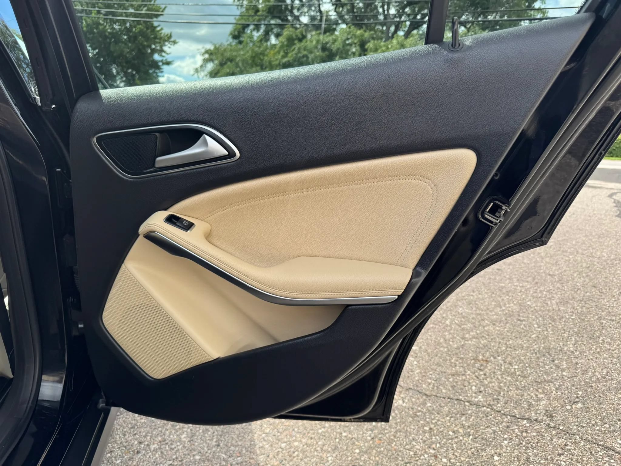 Used 2015 Mercedes-Benz GLA 250 4MATIC image 32