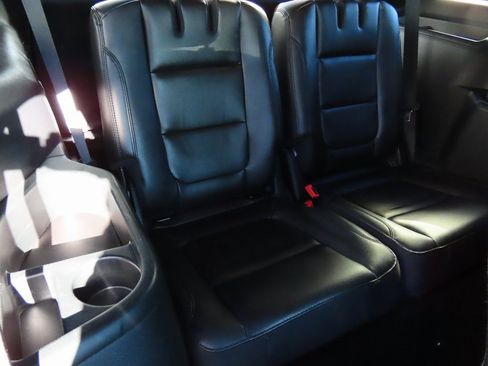 Used 2018 Ford Explorer XLT w/ Equipment Group 202A image 15